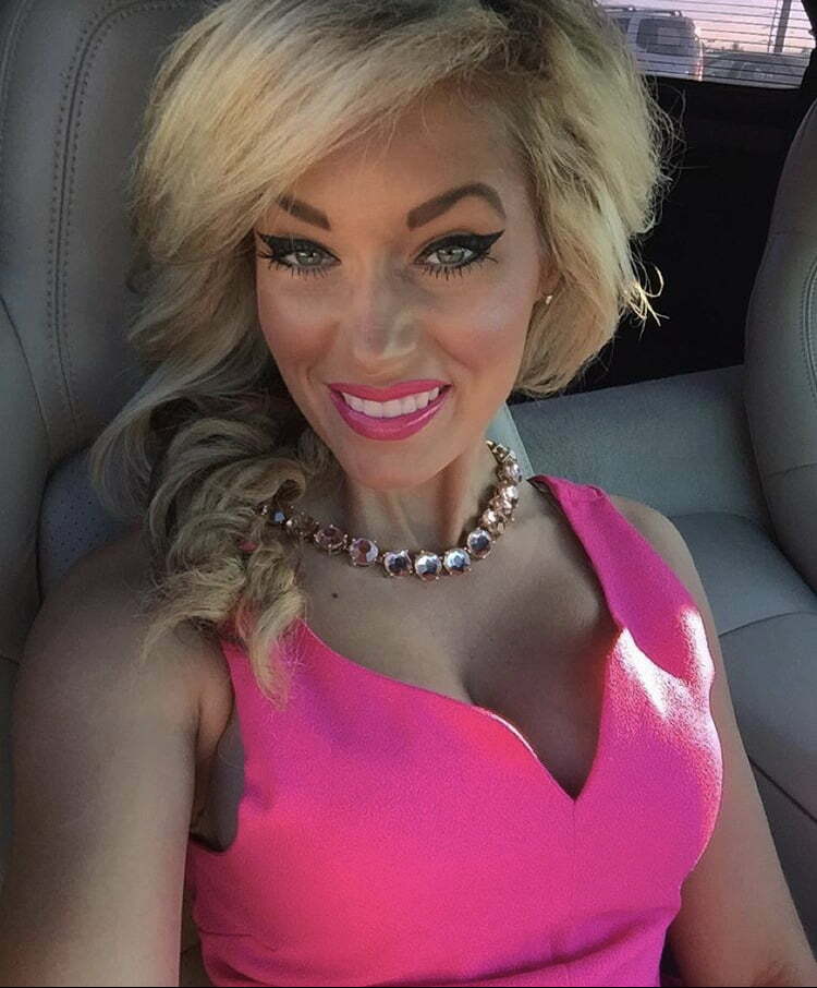 Big tits MILFS Selling Their Bombshell Bras — 38