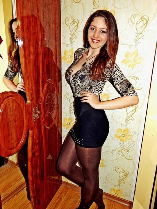 sext brunette teen tease with perfect body — 32