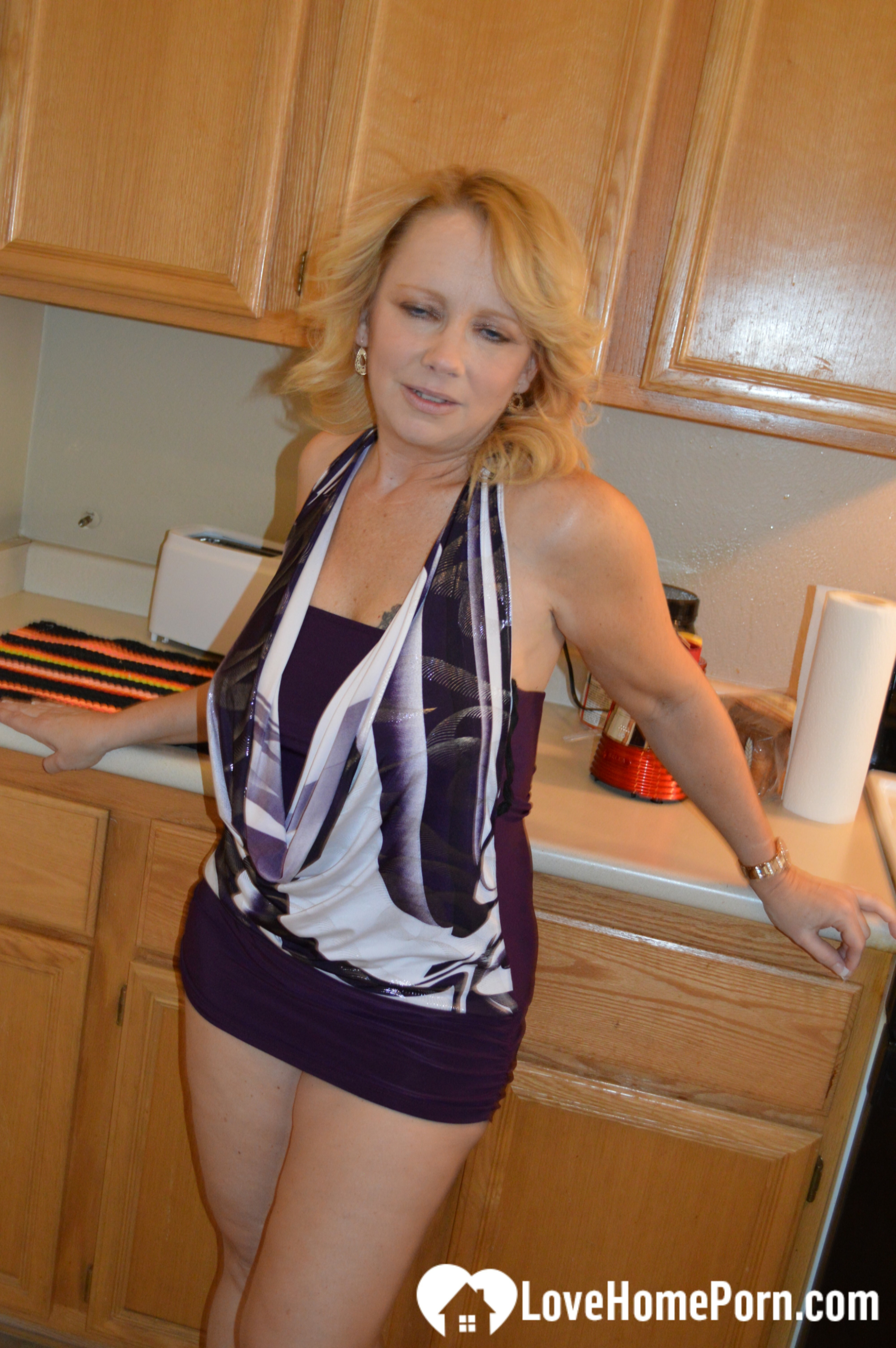 Mature cunt gets fingered until it cums — 49