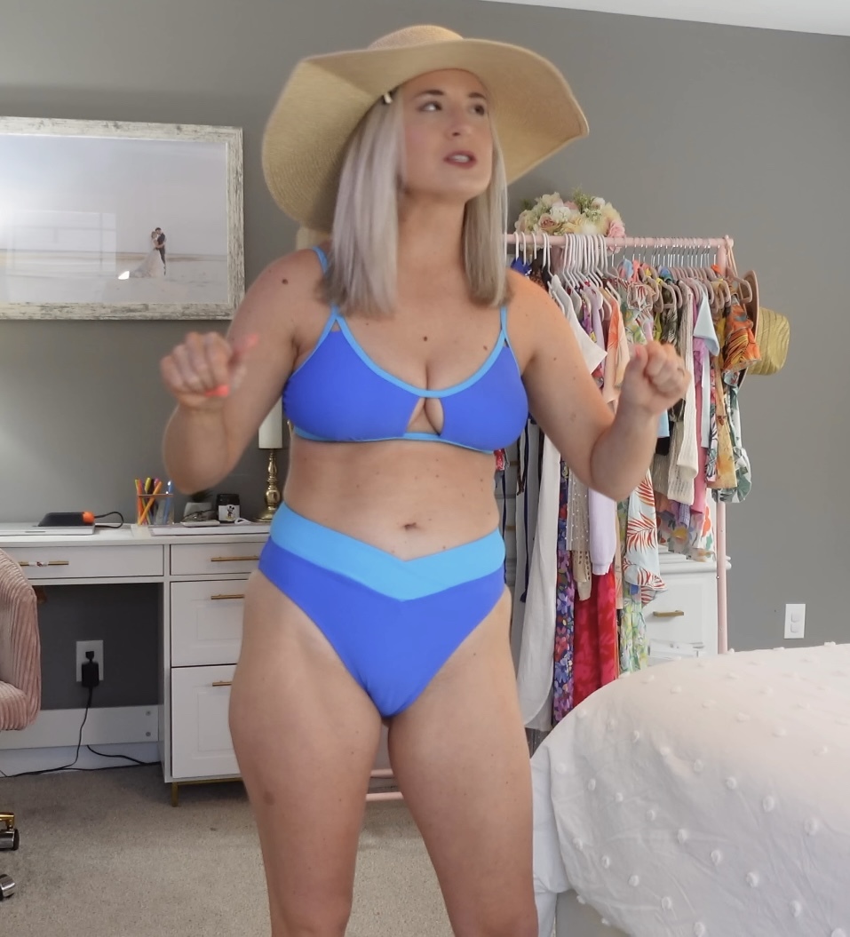 Blonde Bikini MILF Andrea — 55
